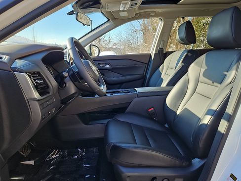 Certified 2023 Nissan Rogue SV w/ SV Premium Package image 13