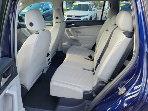 Certified 2023 Volkswagen Tiguan SE w/ Panoramic Sunroof Package FWD image 10