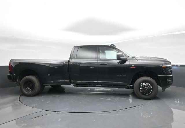 New 2026 RAM 3500 Laramie AWD/4WD image 9