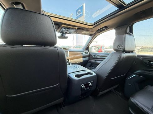 Used 2021 GMC Yukon XL Denali w/ Denali Premium Package AWD/4WD image 27