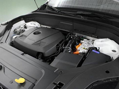 New 2025 Volvo XC90 T8 Core w/ Protection Package image 35