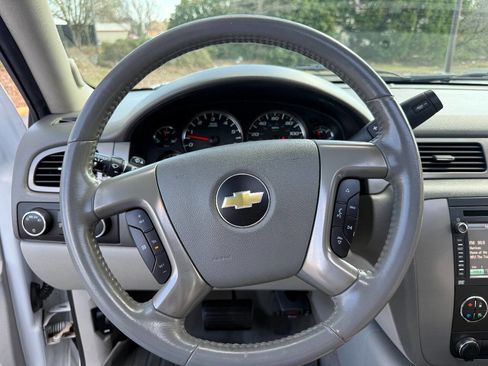 Used 2013 Chevrolet Suburban LT image 23