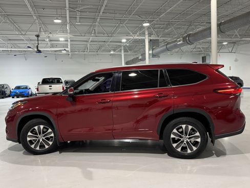 Used 2020 Toyota Highlander XLE image 16