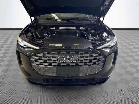 Certified 2025 Audi Q5 Premium w/ Convenience Package AWD/4WD image 31