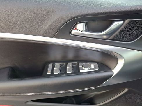 Used 2025 Genesis G70 2.5T image 12