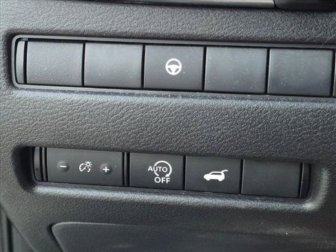 Used 2024 Nissan Rogue SV FWD image 13