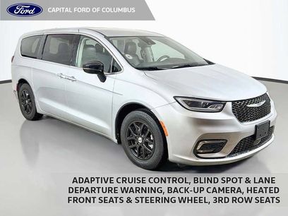 Used 2024 Chrysler Pacifica Touring-L