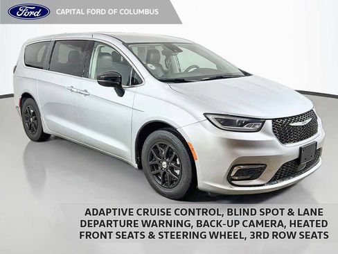 Used 2024 Chrysler Pacifica Touring-L FWD image 1