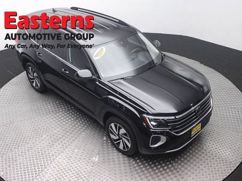 Used 2025 Volkswagen Atlas SE FWD image 3