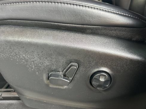 Used 2023 Chrysler Pacifica Touring-L FWD image 15