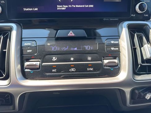 Used 2023 Kia Sorento S w/ Panoramic Sunroof Package FWD image 19