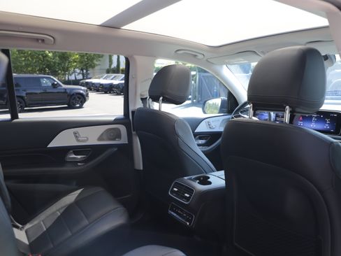 Used 2024 Mercedes-Benz GLS 450 4MATIC image 11