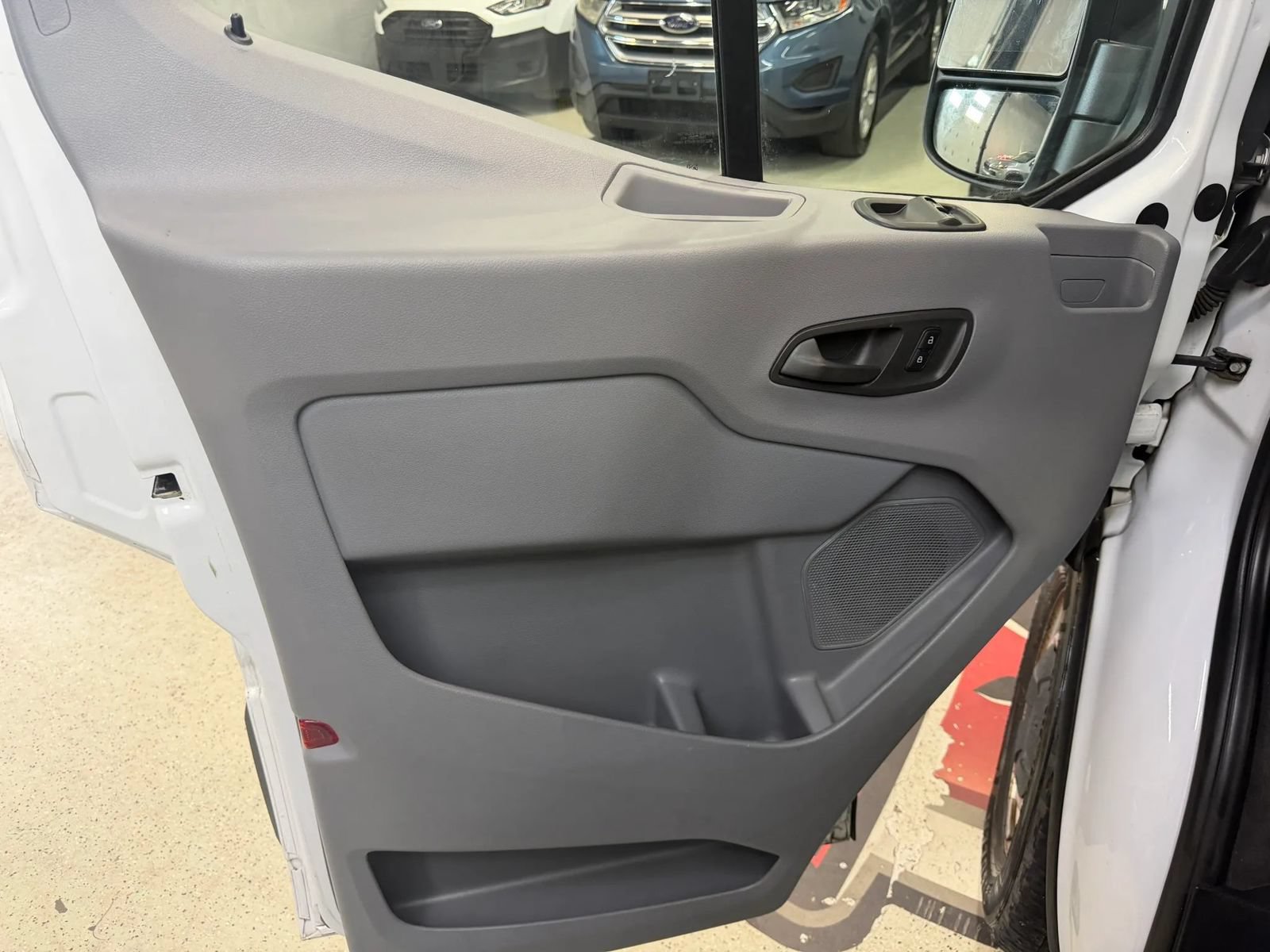 Used 2018 Ford Transit 150 XL RWD image 31