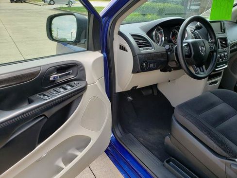 Used 2018 Dodge Grand Caravan SE w/ UConnect Hands-Free Group FWD image 10