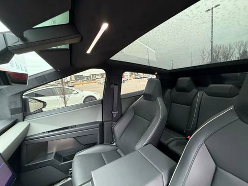 Used 2025 Tesla Cybertruck AWD Crew Cab image 10