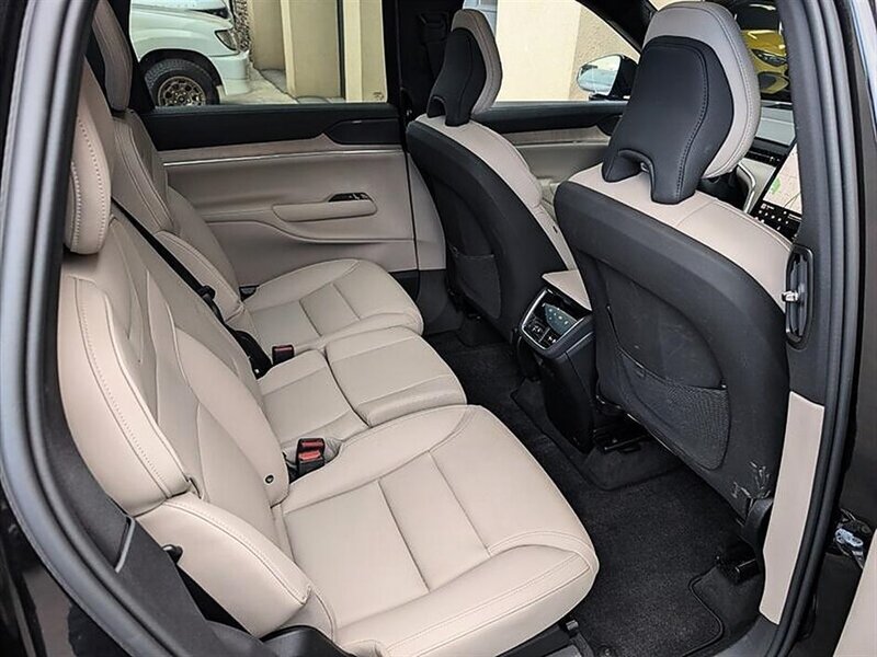 Used 2025 Volvo EX90 Plus AWD/4WD image 30