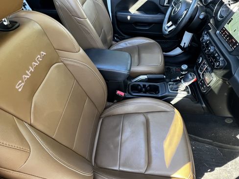 Used 2021 Jeep Wrangler Unlimited Sahara image 43