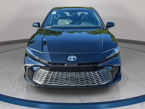 Used 2025 Toyota Camry SE w/ Multimedia Upgrade Package FWD image 2