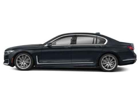 Used 2022 BMW 740i w/ M Sport Package RWD image 3