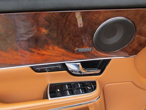 Used 2013 Jaguar XJ L Supersport RWD image 28