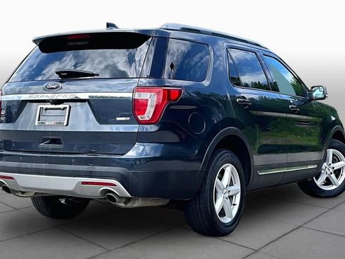 Used 2017 Ford Explorer XLT w/ Equipment Group 201A AWD/4WD image 13