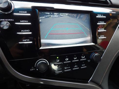 Used 2018 Toyota Camry LE image 19