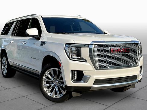 Used 2024 GMC Yukon XL Denali w/ Denali Reserve Package AWD/4WD image 3