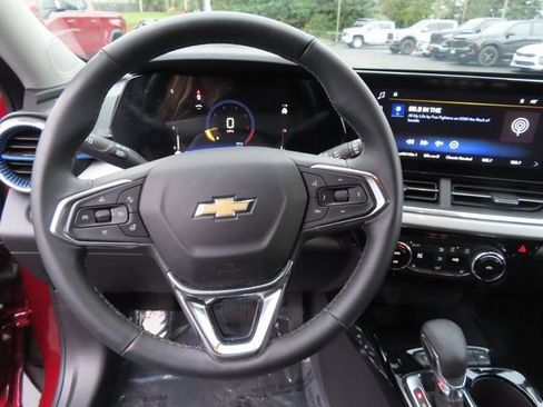 Used 2025 Chevrolet Trax LT w/ Driver Confidence Package FWD image 14