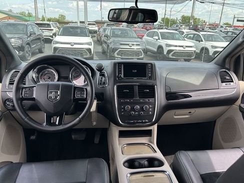 Used 2017 Dodge Grand Caravan SXT FWD image 9