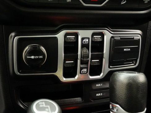 Used 2018 Jeep Wrangler Unlimited Sport S image 16