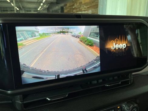 Used 2026 Jeep Wrangler Sport AWD/4WD image 4