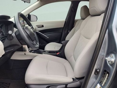 Used 2025 Toyota Corolla Cross L FWD image 25