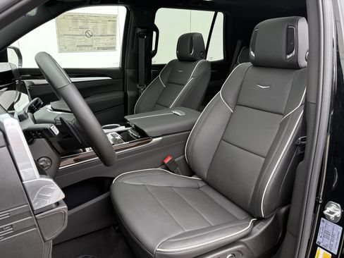 New 2026 Cadillac Escalade Luxury w/ Touring Package AWD/4WD image 12