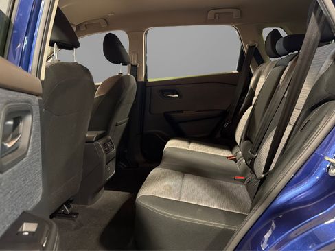 Used 2023 Nissan Rogue SV AWD/4WD image 34