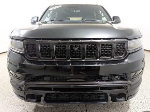 Used 2023 Jeep Grand Wagoneer Series III w/ Quick Order Packagew 28T AWD/4WD image 2