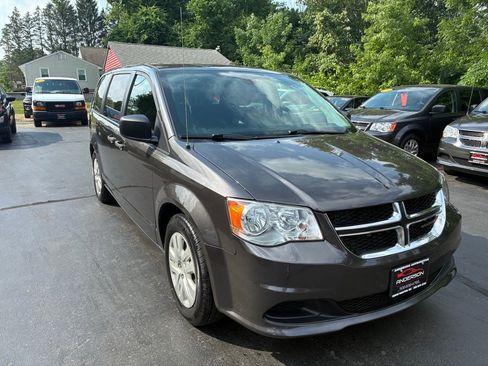 Used 2019 Dodge Grand Caravan SE FWD image 5