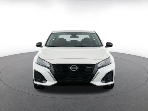 Used 2025 Nissan Altima 2.5 SV FWD image 2