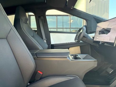 Used 2024 Tesla Cybertruck AWD Crew Cab image 10