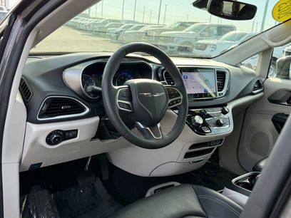 Used 2023 Chrysler Pacifica Touring-L
