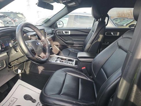 Used 2020 Ford Explorer XLT w/ Equipment Group 202A image 9