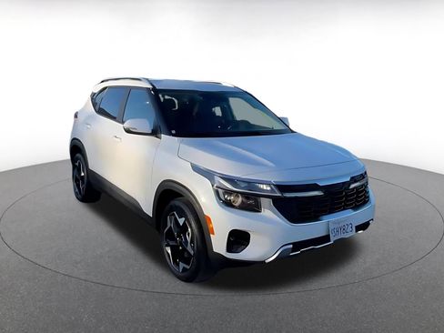 Used 2025 Kia Seltos S image 3