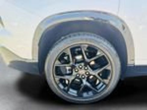 Used 2024 Chevrolet Traverse RS FWD image 4