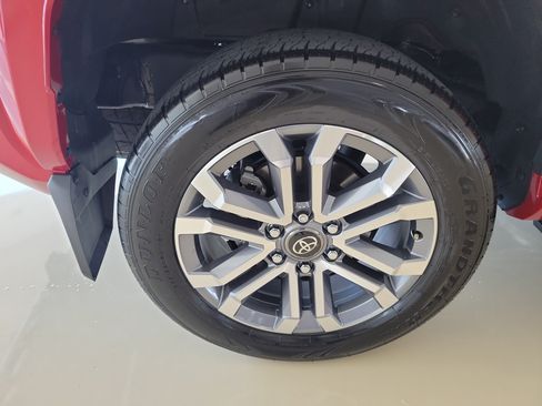 Used 2025 Toyota 4Runner Limited AWD/4WD image 9