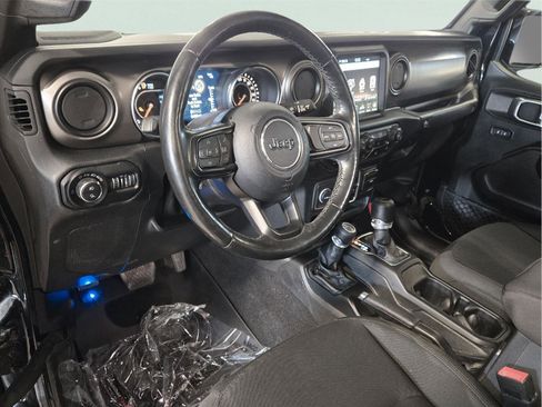 Used 2021 Jeep Gladiator Willys image 11