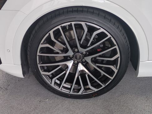 Used 2024 Audi SQ8 Prestige image 11