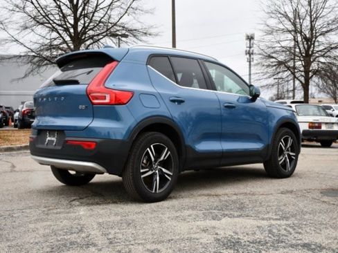 Certified 2025 Volvo XC40 B5 Core image 7