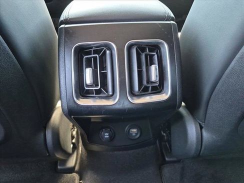 Used 2024 Kia Sorento EX AWD/4WD image 9