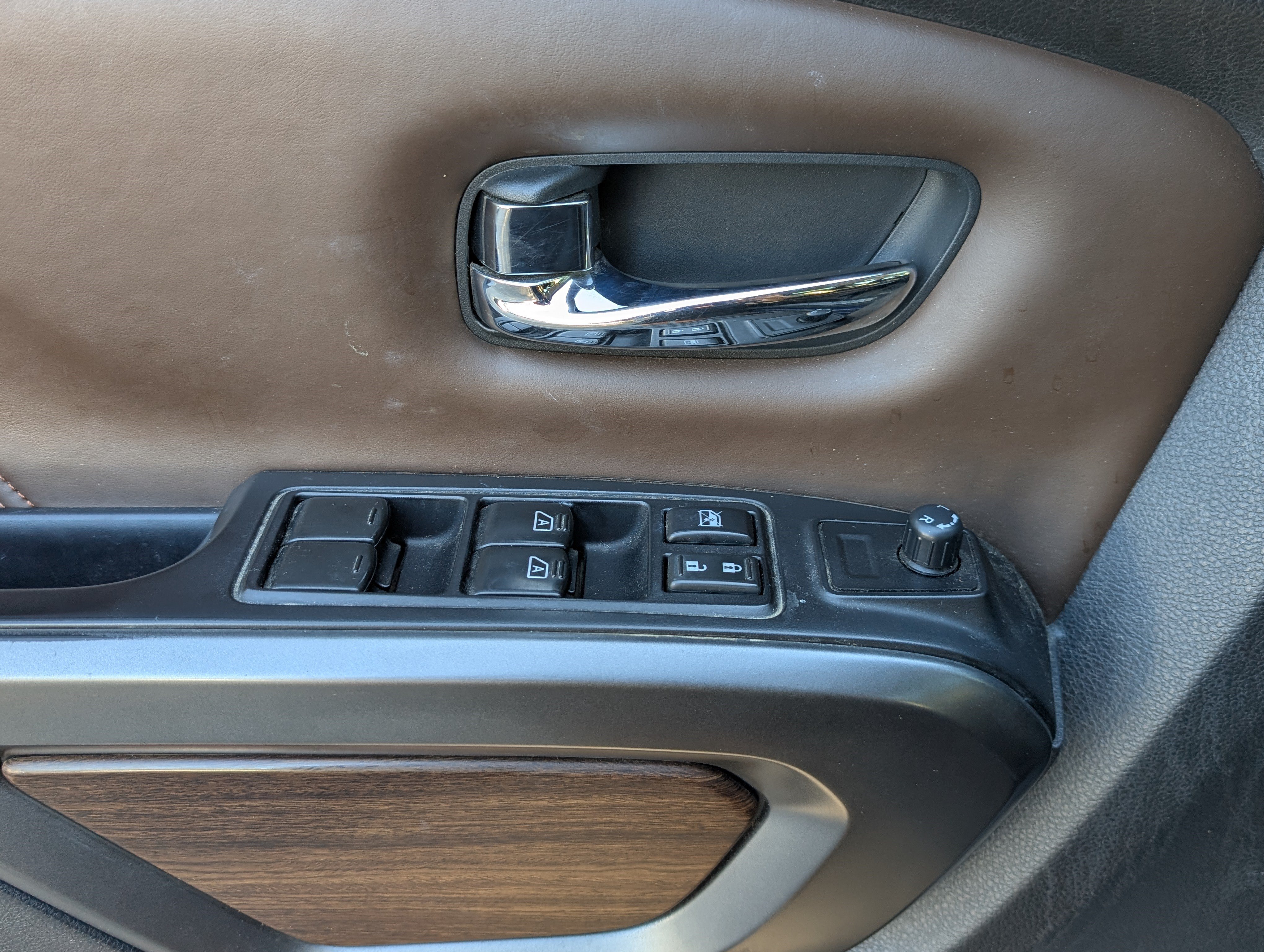 Used 2016 Nissan Titan Platinum Reserve AWD/4WD image 10