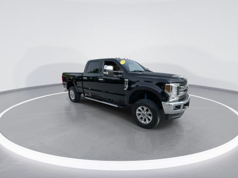 Used 2018 Ford F250 XLT w/ XLT Premium Package AWD/4WD image 2