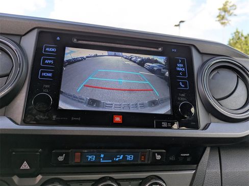 Used 2017 Toyota Tacoma TRD Sport image 18